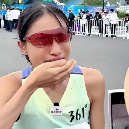 最快女护士被处分！跑马赚20万却违规，这教训太实在
 
“最快女护士”张水华栽了