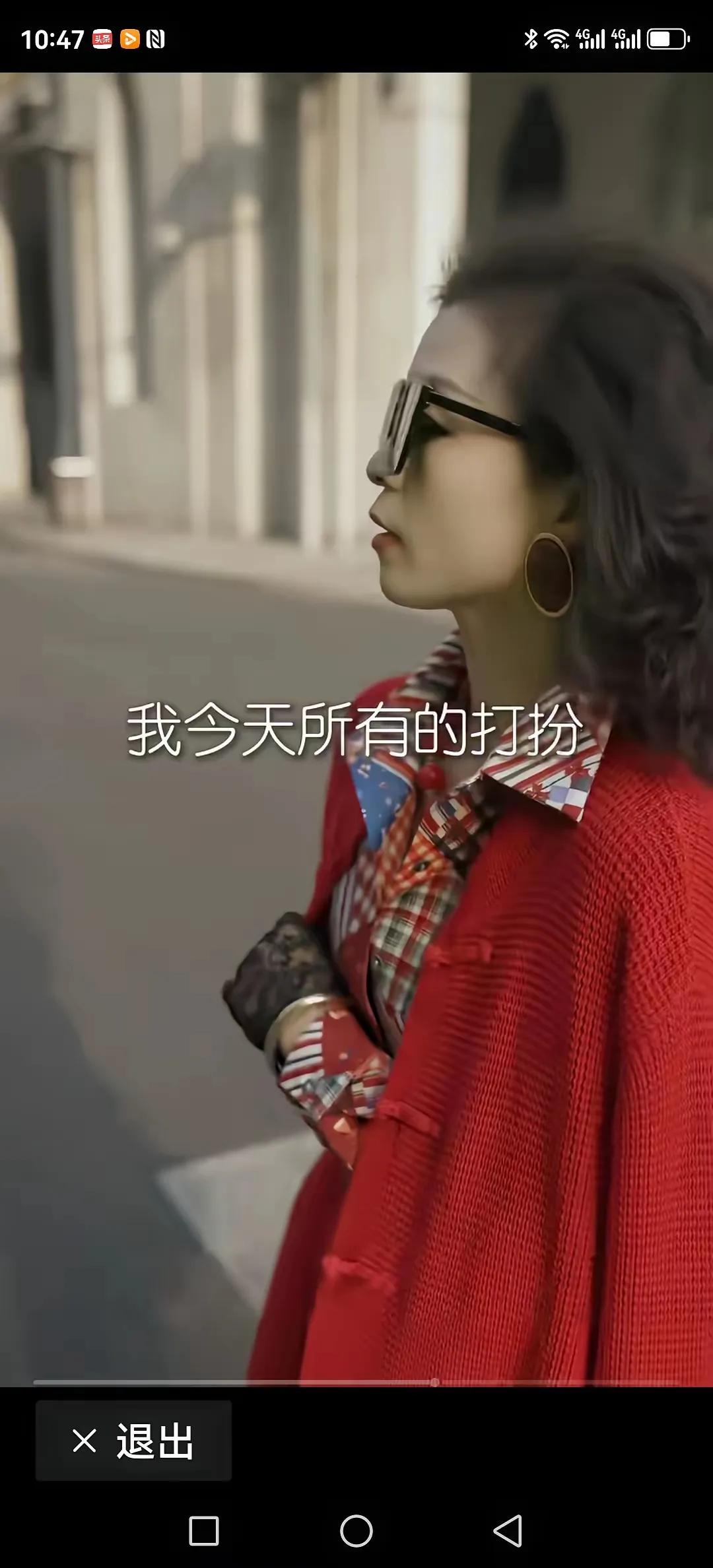 我表姐浪了一辈子，58岁活得像个精致富婆，可一回到家，真相太扎心了。
 
外表光