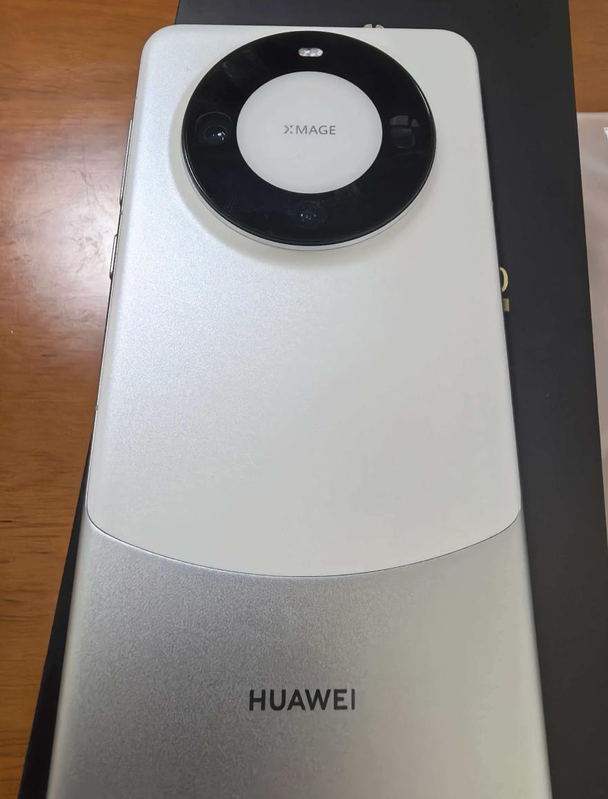 还有人在用华为Mate60吗？我之前算是首批购买且拿到手机的用户，用了一年多，后