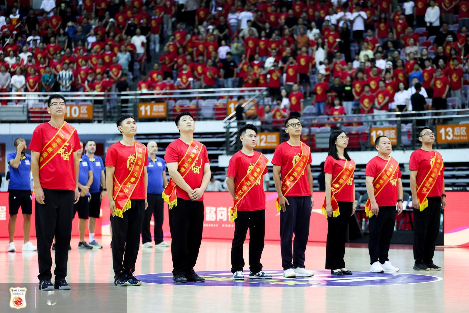 中国男篮战胜波黑男篮7月27日，2025年中国男篮热身赛南京站现场，中国男篮开展