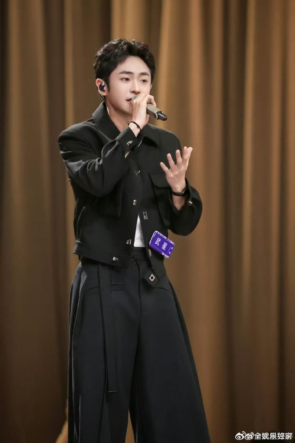 武星时隔五年上选秀又被淘汰 声鸣远扬五年时光流转，武星再度站在选秀的舞台上，《声