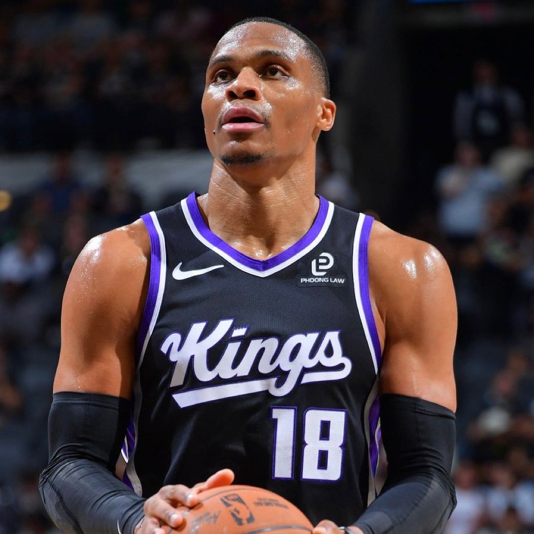 拉塞尔·威斯布鲁克表示他在萨克拉门托很开心，并感激他们签下了他：“我直到赛季开始