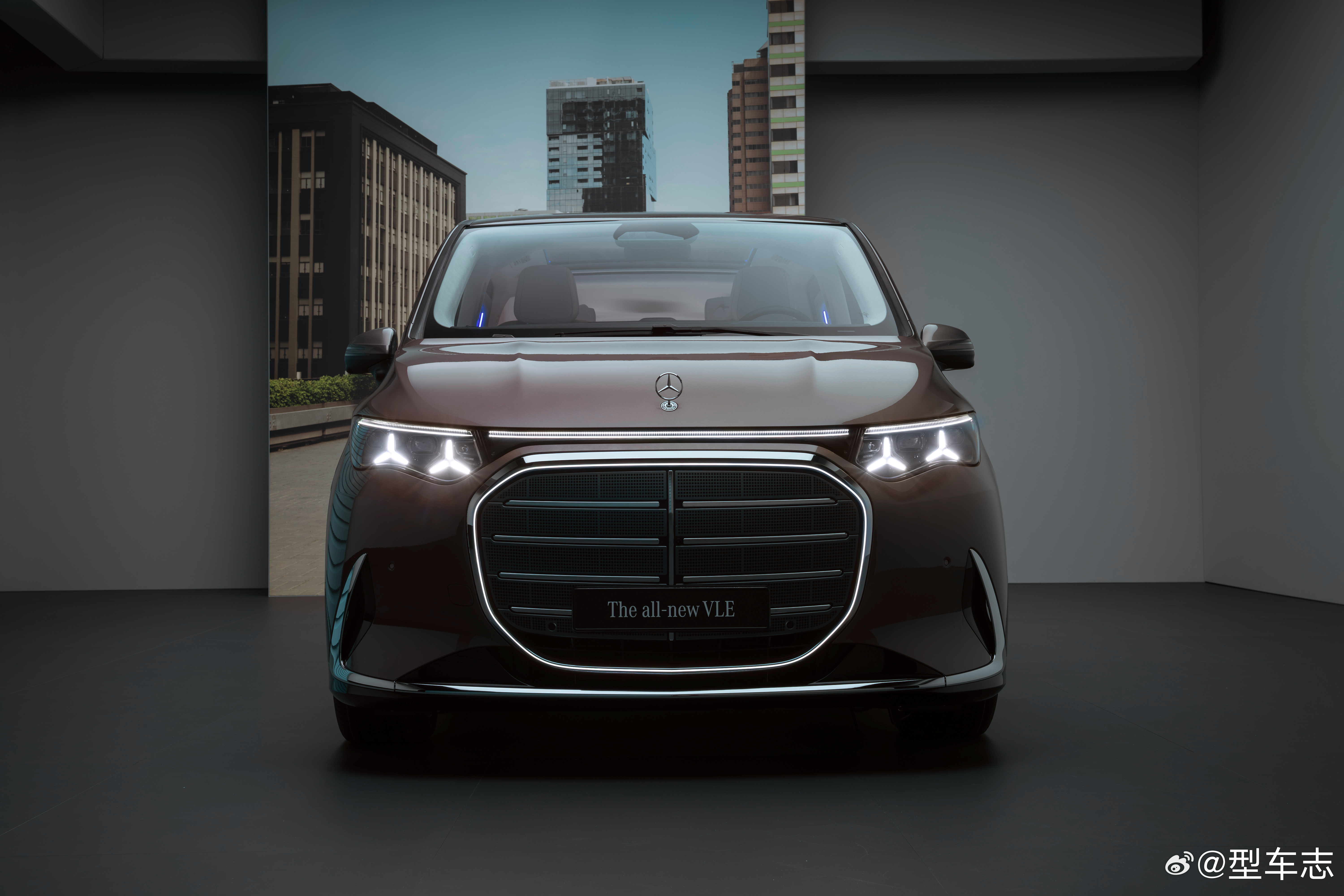 MPV 奔驰纯电VLE发布。奔驰终于开始认真做电动MPV了，而且中国市场就是核心
