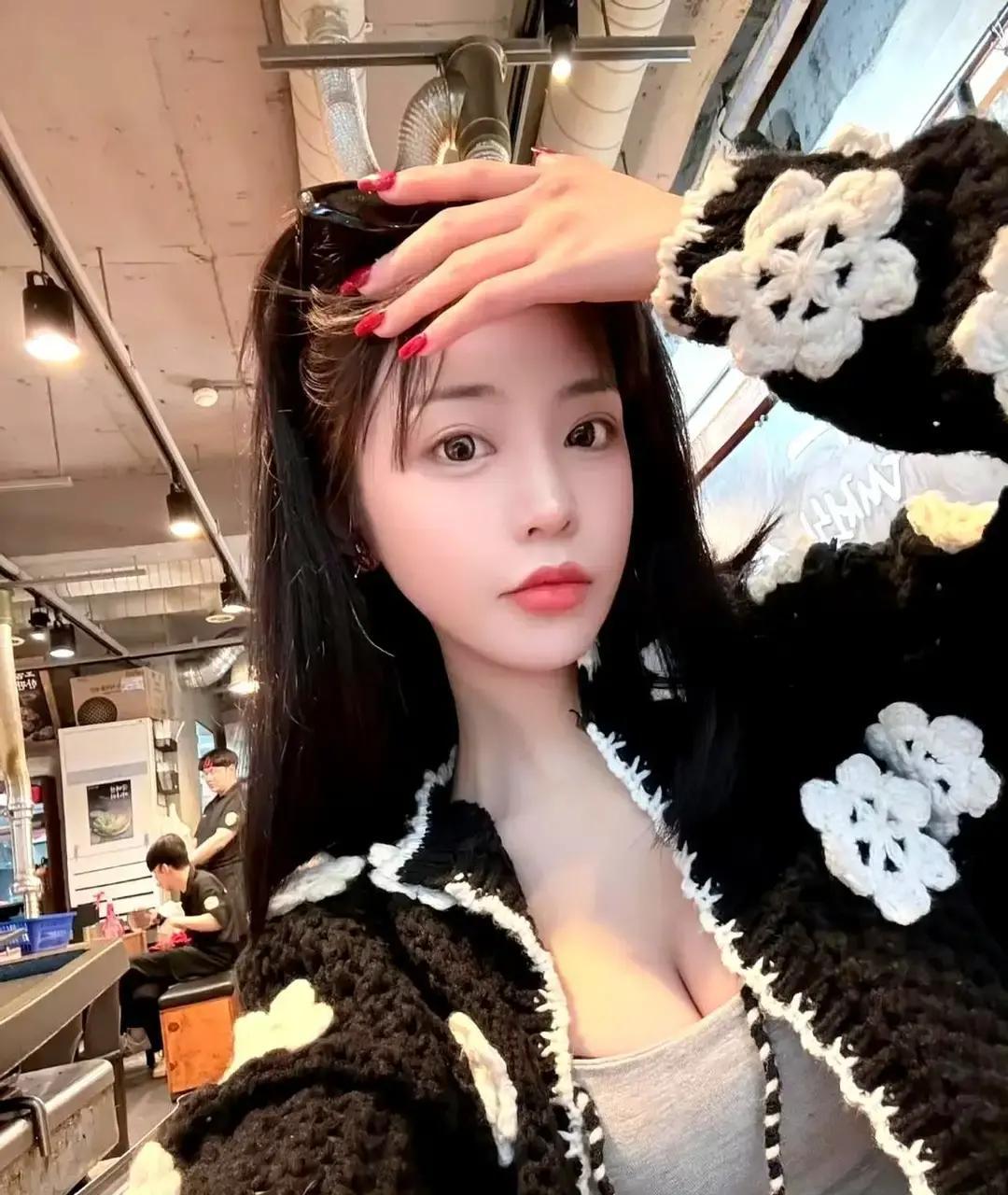 林更新被点名后第7天，女方一条没删
 
她先甩出张一山鹿晗当烟雾弹，全网跟着猜。