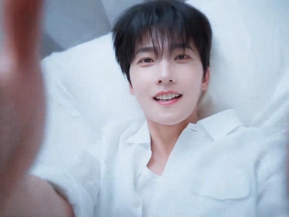 杨洋何时回归现代剧自带温柔滤镜，演起都市感情戏格外有代入感，内娱现偶真的很需要他