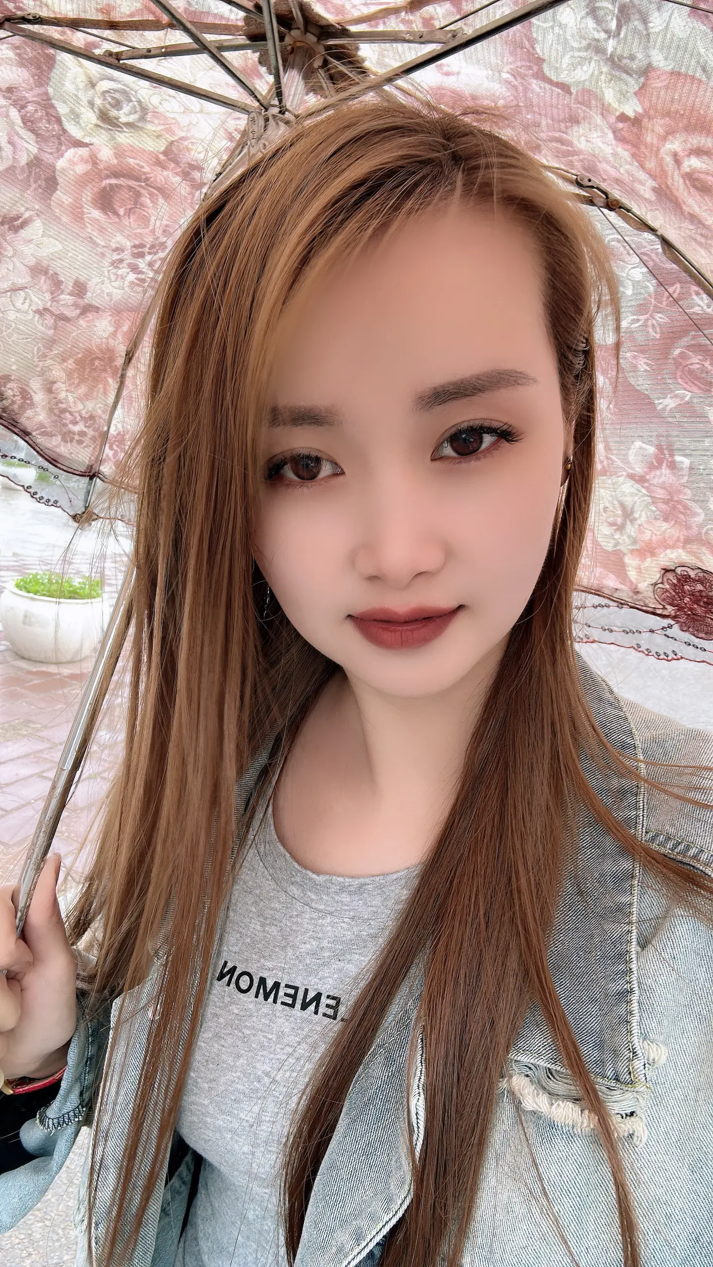 一边被迫生活，一边暗自疲惫，没有退路，只能硬扛！