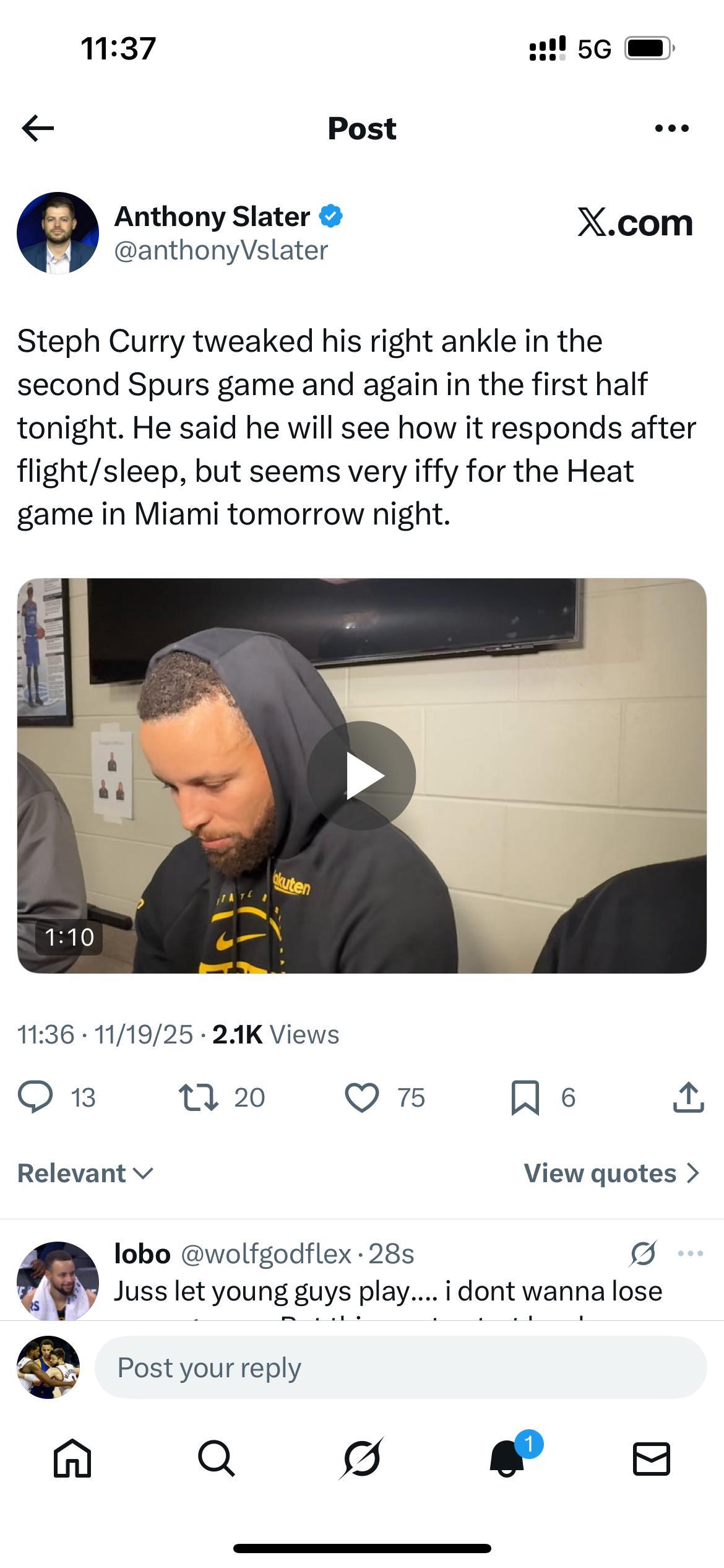 库里在对阵马刺的第二场比赛中扭伤了他的右脚踝，在今晚的上半场又扭伤了一次。他说他