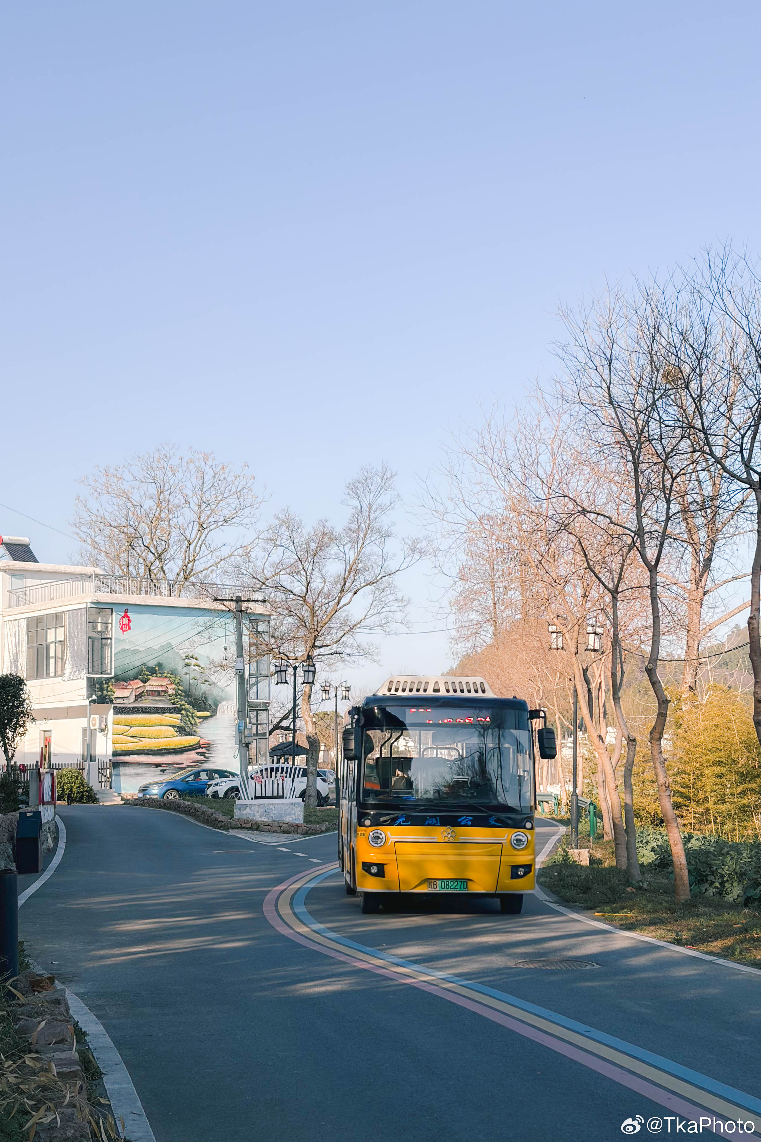 龟山村口的小公交 