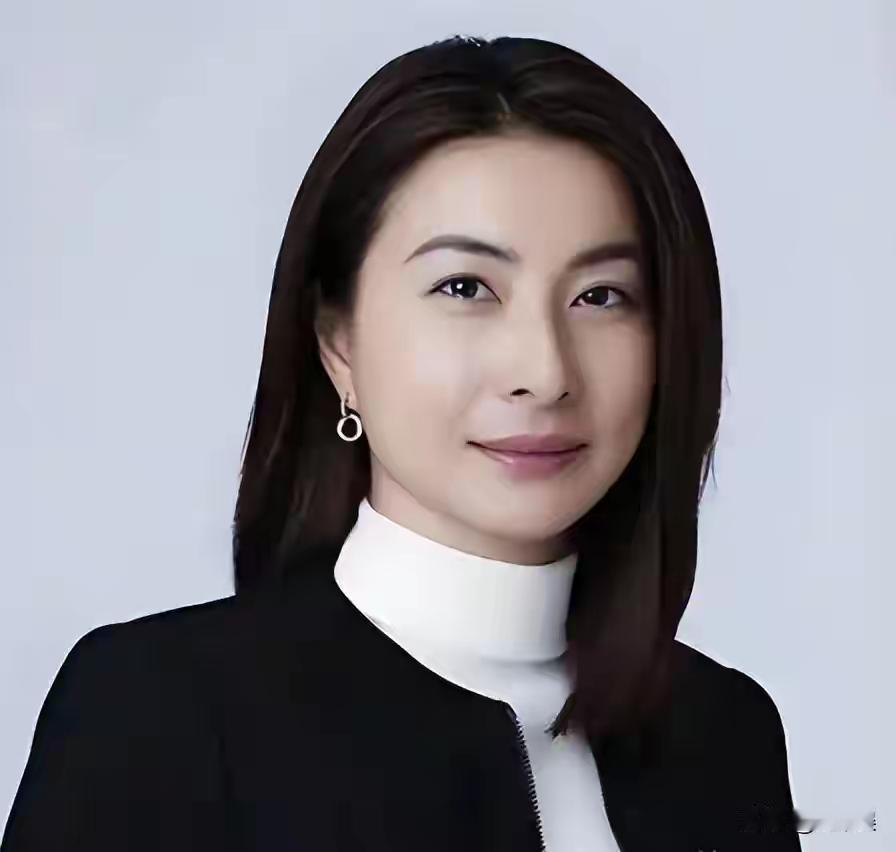 “娶到郭晶晶这个儿媳妇，笑都要笑醒了。”

拒绝香港阔太的聚会，拒绝刻意迎合，当