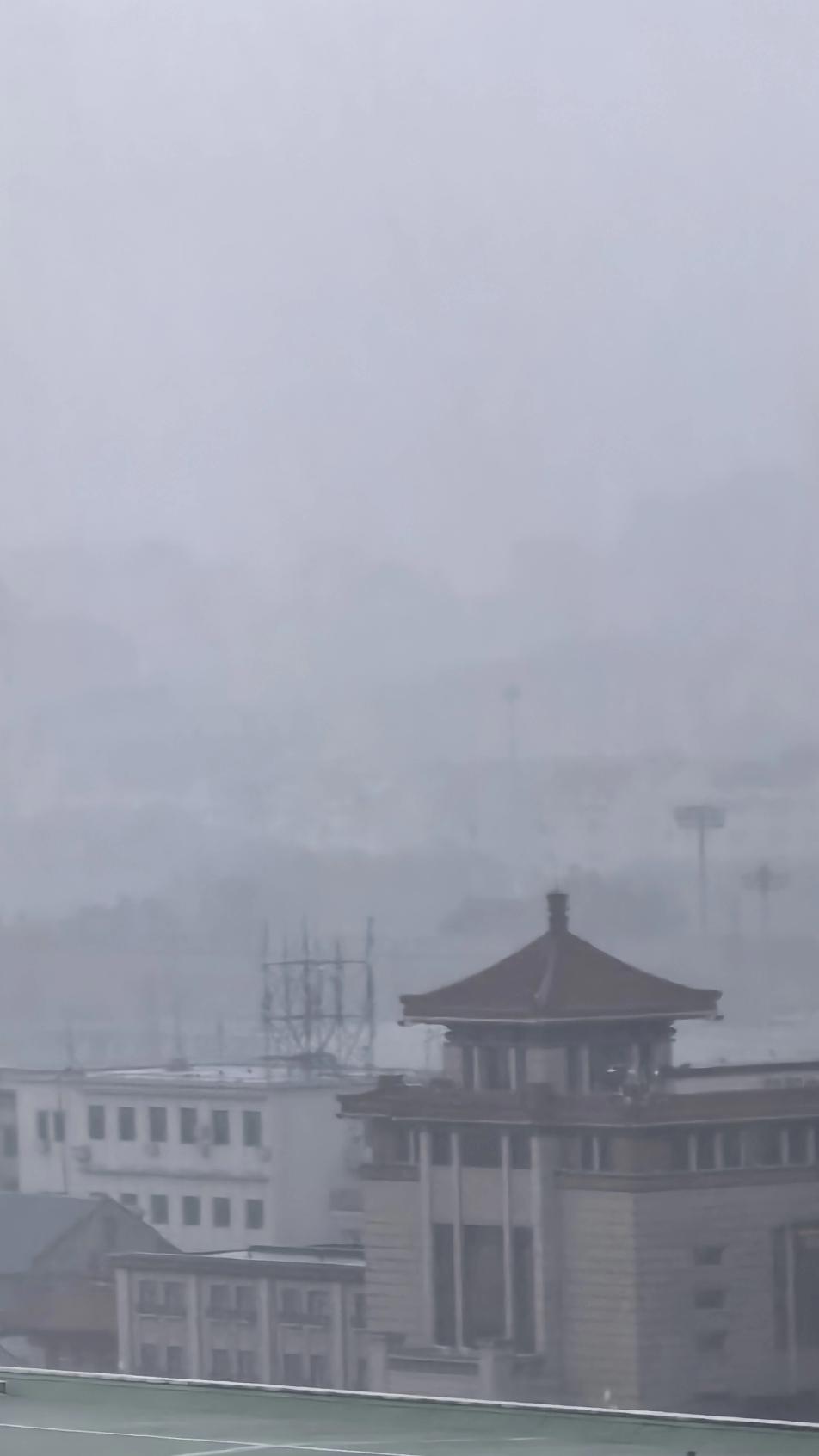 问苍茫大地，谁主沉浮？