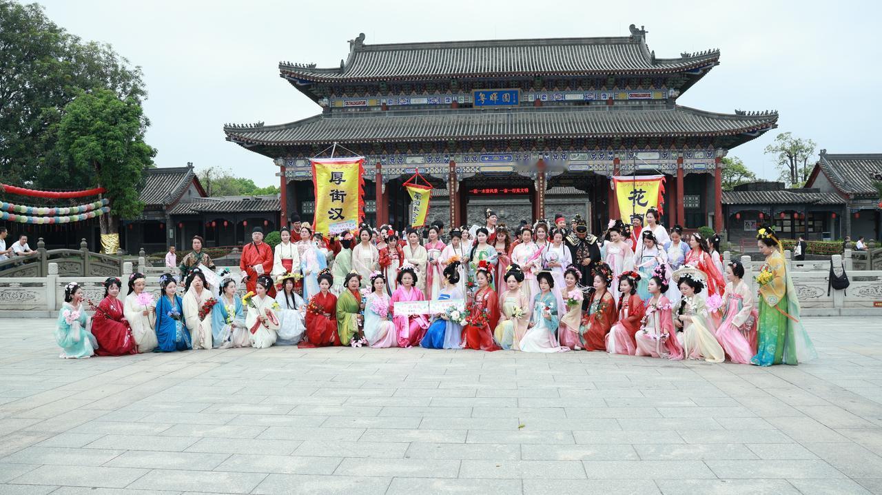 东莞厚街汉服，在粤晖园举办的『汉服花朝节』
来了好多同袍，非常开心快乐！