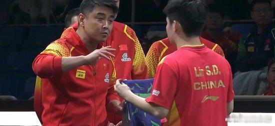 【 国乒8比1美国队 ，林诗栋丢1小局2-1取胜， 国乒小组第一晋级下阶段 】直