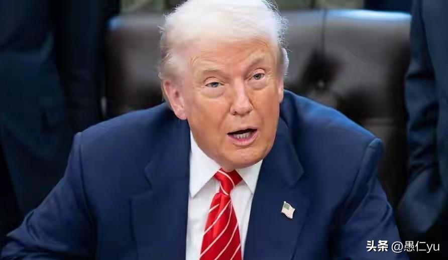 特朗普好尴尬！
他以为通过斩首行动，造成内部动荡，政权更迭。伊朗反而有条不紊，迅