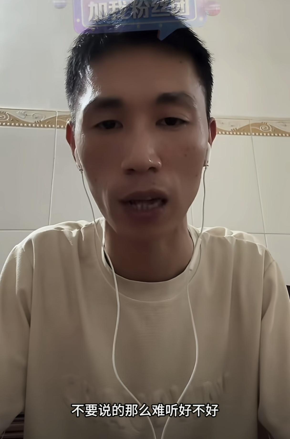 李鑫说在养家没有当长工，养父母对他很好，他只需要顾好自己的小家就好了。

孩子周