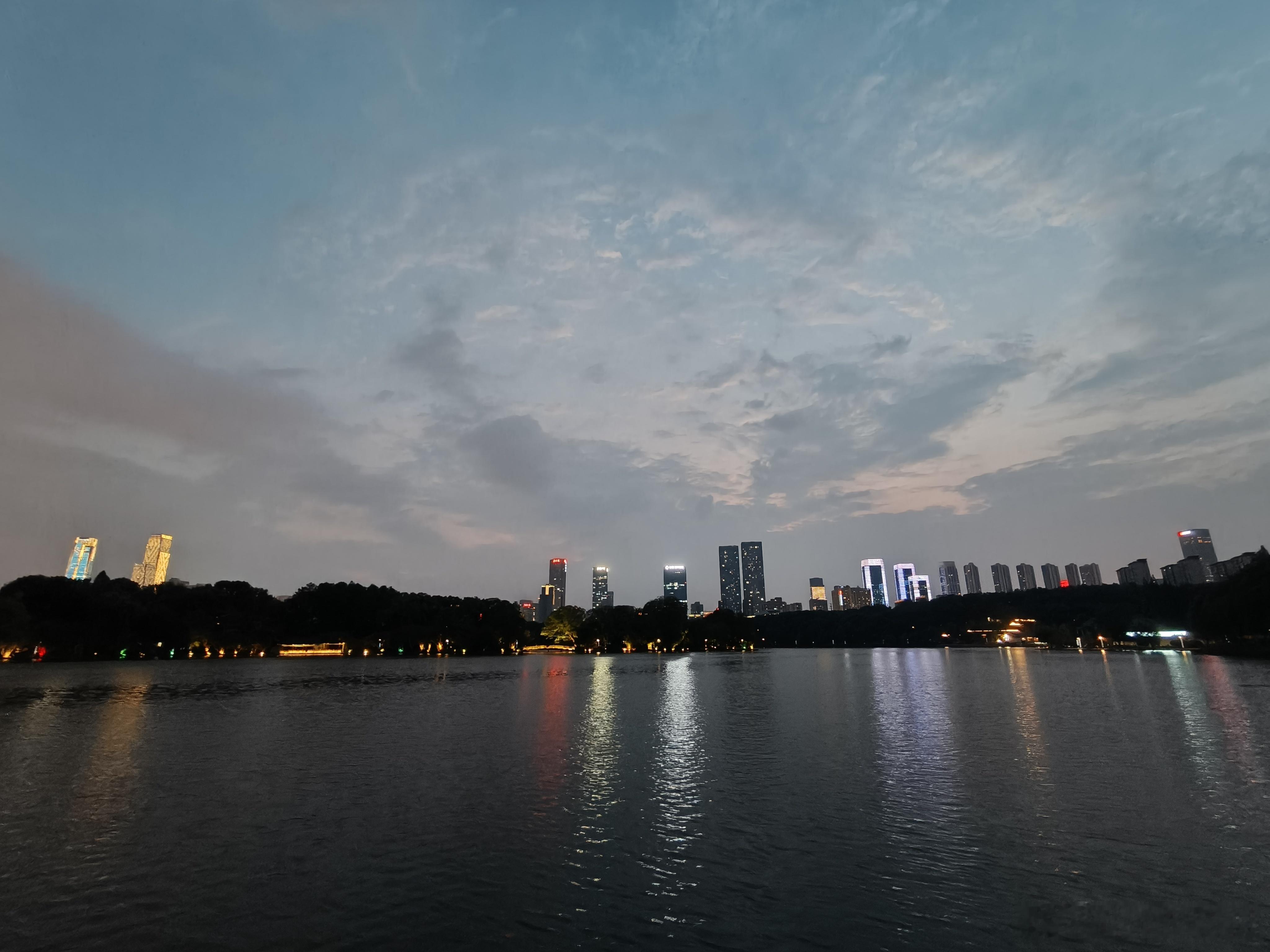 在长沙最喜欢去的几个地方烈士公园看花五一广场看人流潮宗街看一些潮牌店麓山南路吃臭