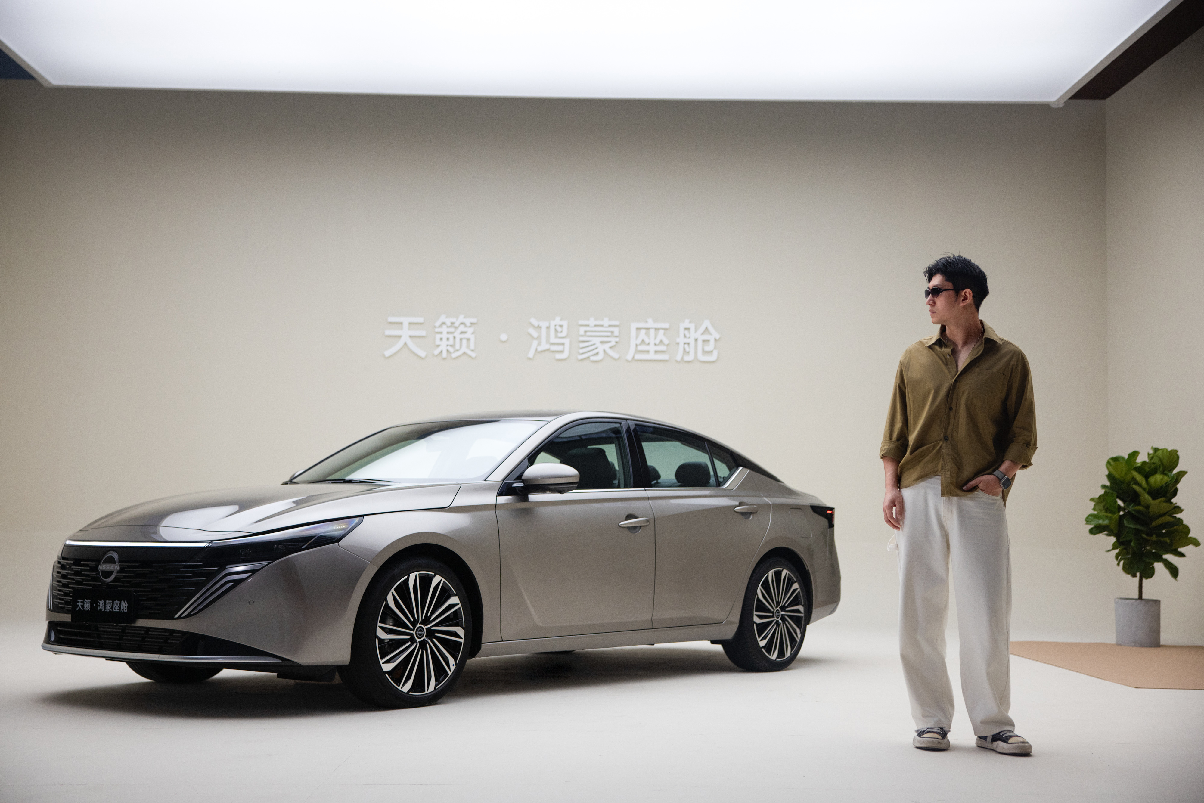 燃油智能第一车日产天籁·鸿蒙座舱来了！视频还没出先欣赏一组照片吧实名表扬摄影师，