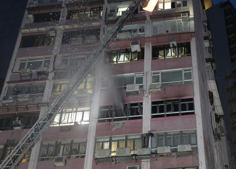 #香港消防处回应佐敦道住宅火情# 【香港消防处回应佐敦道住宅发生火情：住户已疏散