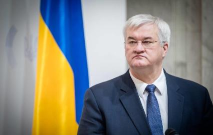 关门送客！这样的客人咱们不要也罢，看起来是找咱们讨论事情的，但是前脚刚到，后脚就