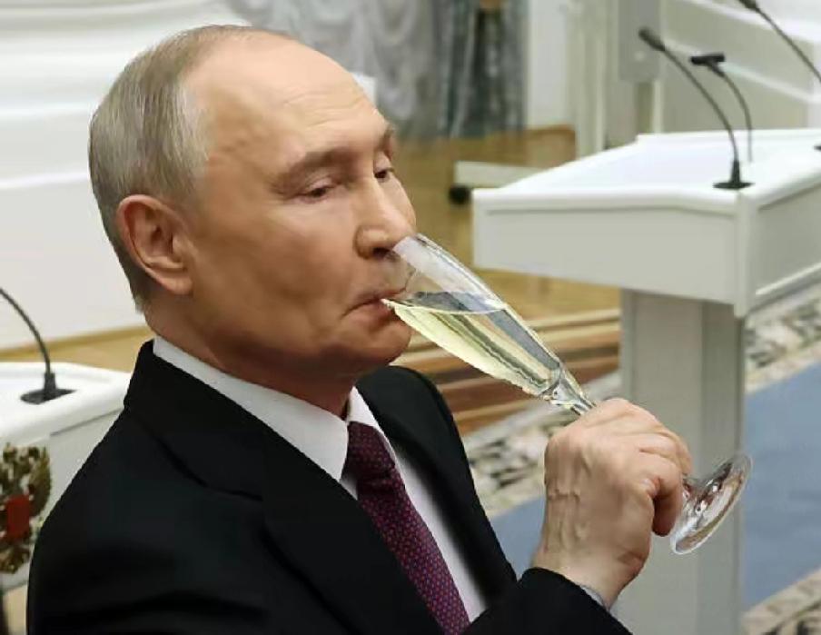 都说俄罗斯总统普京酒量很厉害，这还真不是空穴来风。俄罗斯本就以“战斗民族”著称，