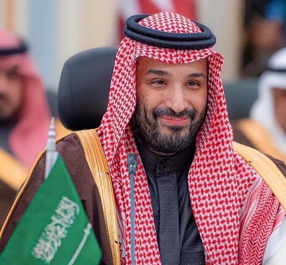 阿联酋近期在外交和能源领域连续采取两项重要行动，引发国际社会广泛关注。一是向巴基