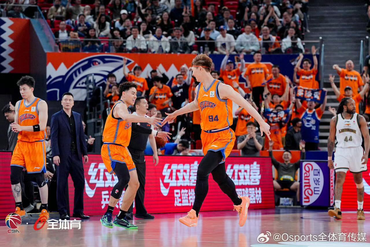 上海男篮本赛季常规赛主场全打完了，21胜0负，联盟唯一。cba