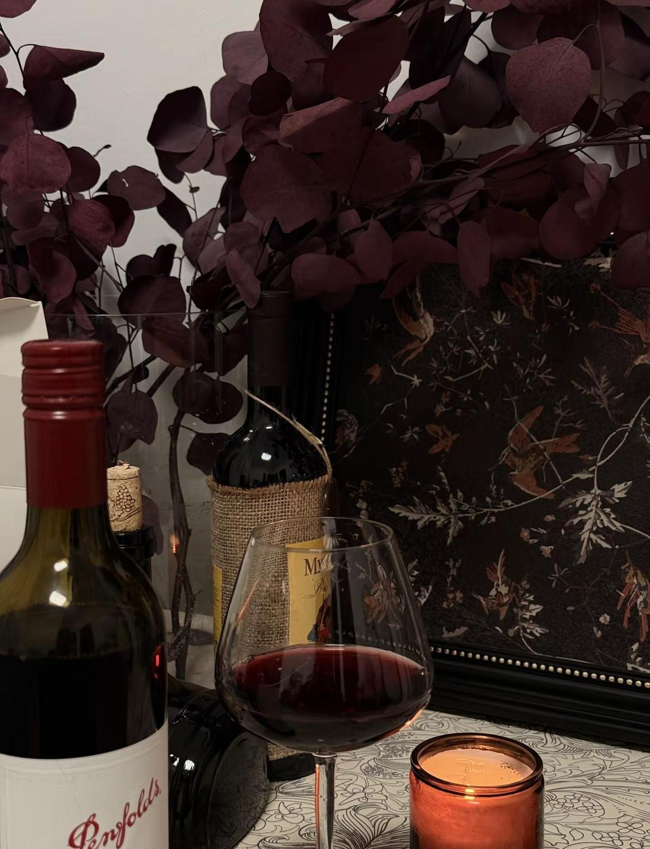 敬所有不曾言说的情绪。人不能只有清醒 紧绷状态，偶尔也要有一些让自己快乐的时间，