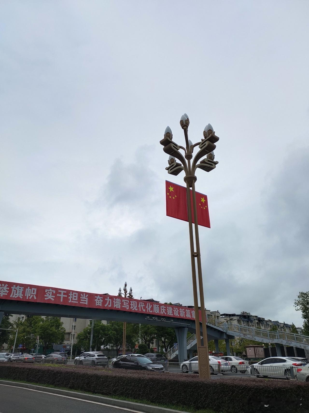 城区部分街道陆续开始变“红”了