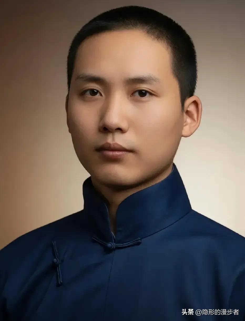 高清修复旧影，重温青年伟人风华。
经过高清技术修复的青年时期毛主席老照片，拂去岁