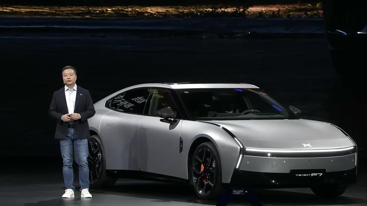 21.98万元起，全新小鹏P7上市，共有四款车型，后缀都叫Ultra，何小鹏称“