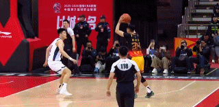 麦考尔跟焦泊乔犯一样错误，犯规太轻易，你就丧失了建功立业的机会

不知道广东队那