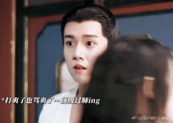 《凤凰台上》中的那一刻，张耀鹤男之间的互动完全超出了预期。两位演员虽有剧本框架，