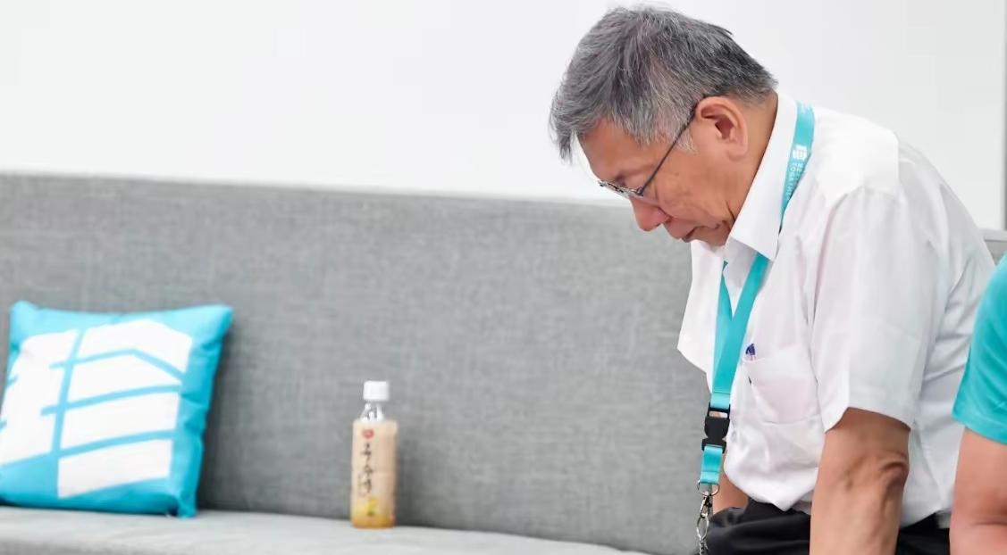 柯文哲将矛头直指赖清德

10日，台北。柯文哲接受节目专访时谈到赖清德上任后的“
