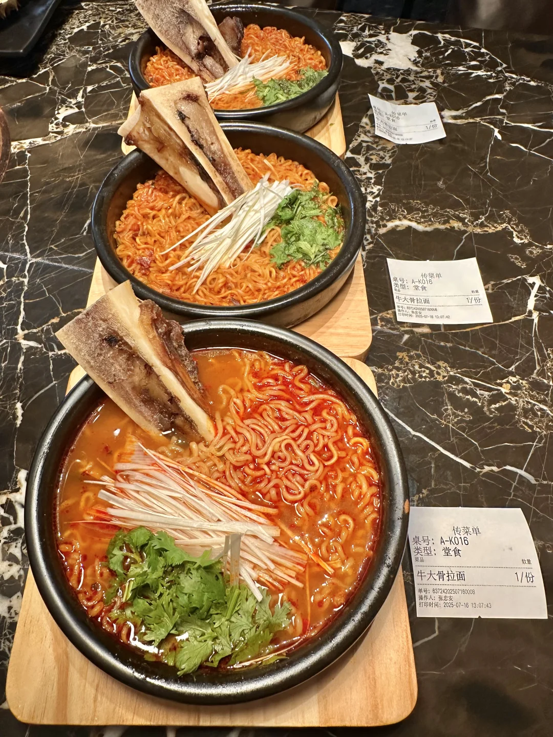 谁还没吃过这个牛大骨拉面❗都来吃❗
