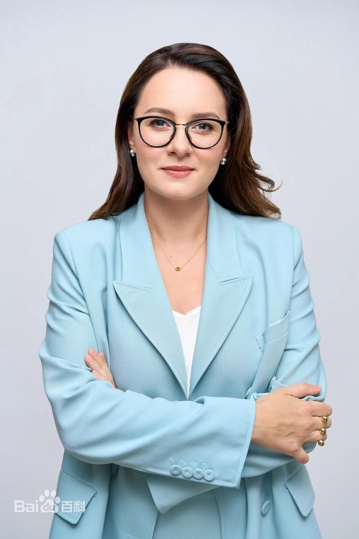 乌克兰政坛迎来一次洗牌，领导层越来越年轻化。

现在总理什米哈尔卸任，经济部长尤