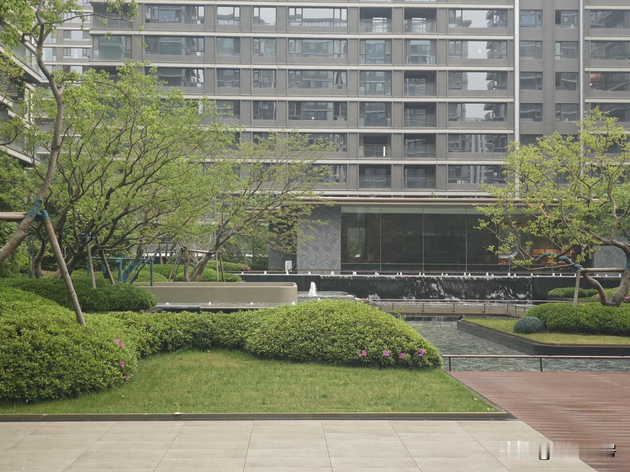 西安刚需买房去哪里?港务区二手房首选三环到二环之间，其次三环附近，尤其是港务区板