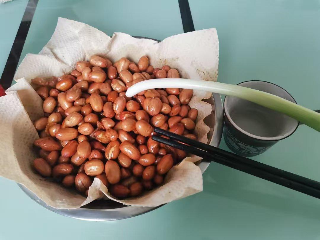 小酌怡情大酌伤身！
好多道理我们都懂，
真正做到很难！不容易。
大学同学，毕业到