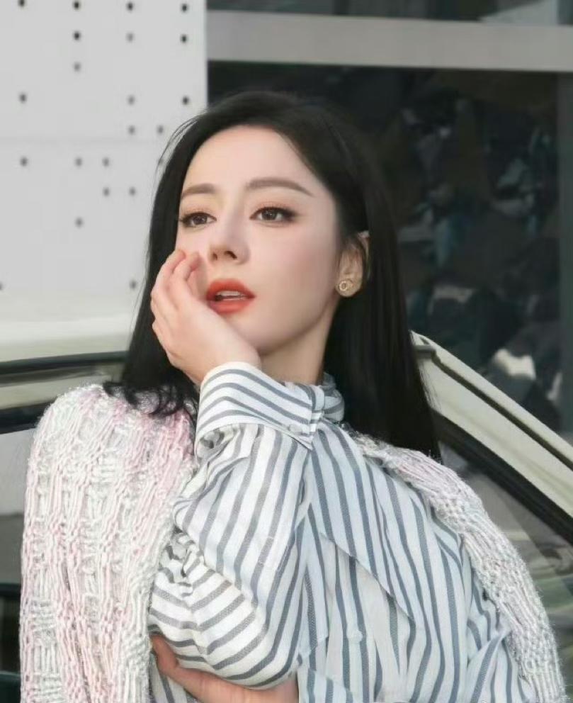 迪丽热巴居然滞留在迪拜！粉丝都在骂公司失责！

完全是“天灾”级别的意外，属于不