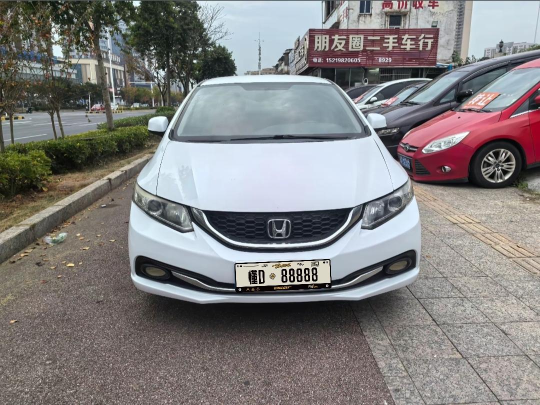 预算卡在5万块钱，选台年轻人爱开的代步车，很多人都会纠结二手思域和二手马自达3。
