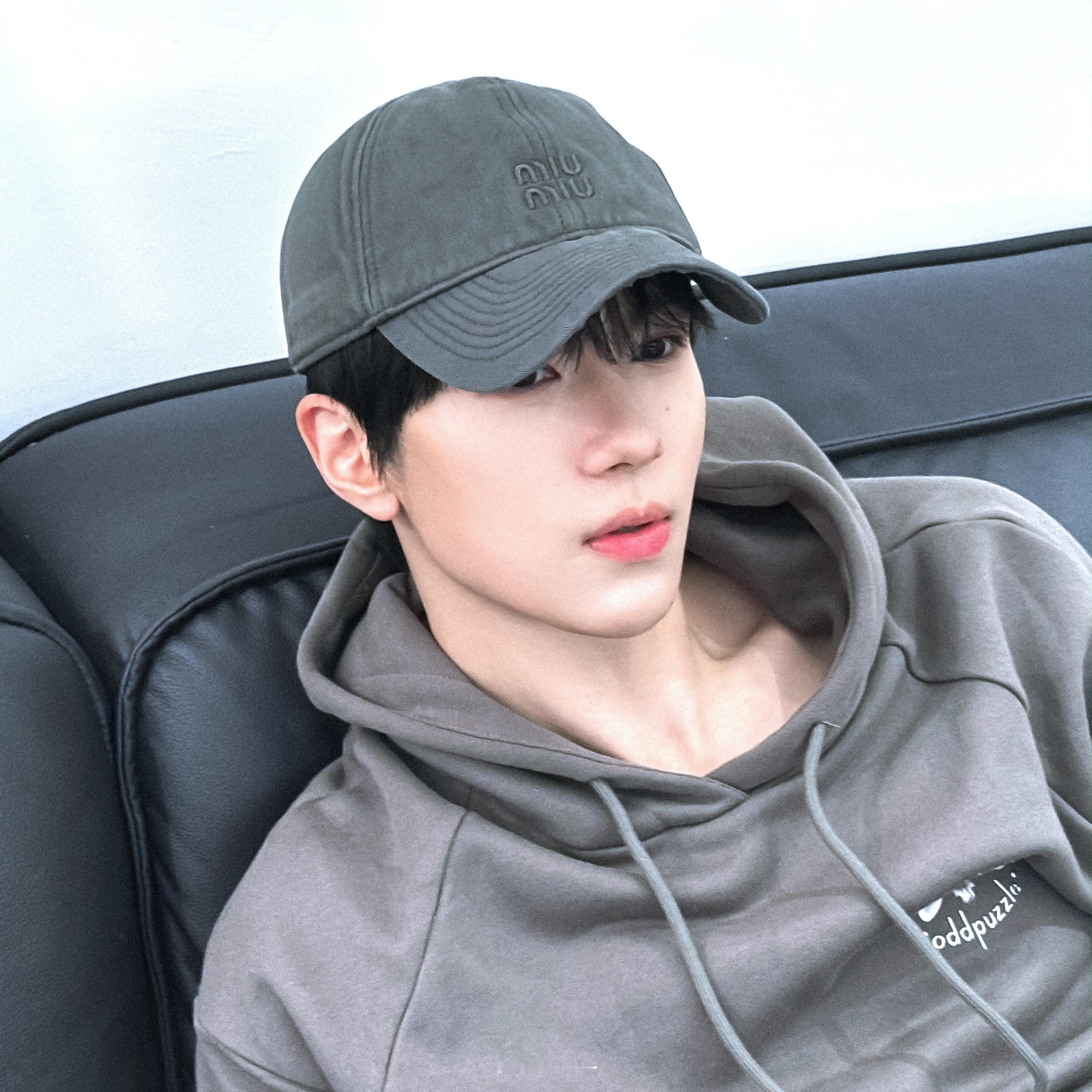 余承恩 yce余承恩天书黎明 yce余承恩顾天 “春天有鲜花绽放，秋天有枯叶飘落