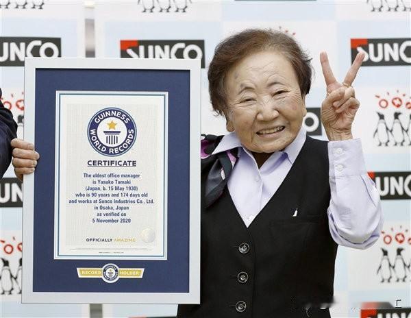 日本恐怖职场故事：日本一女子在同一家公司上班近70年，每天工作近12小时，一直工