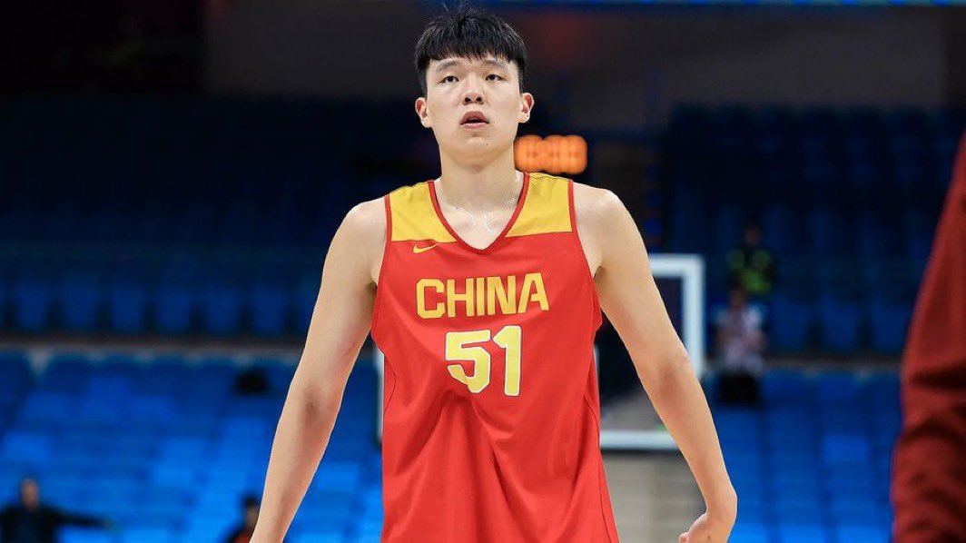 2025年NBA选秀大会上波特兰开拓者队以第16顺位选中杨瀚森。 NBA选秀 ​