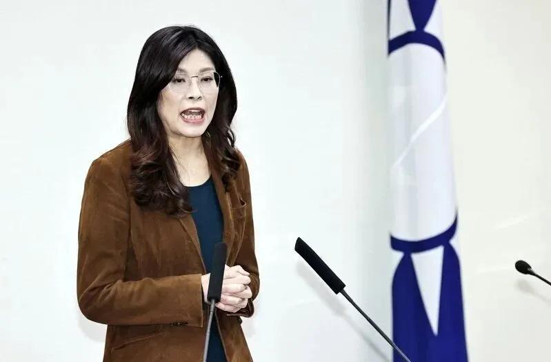 【爆料！国民党“助理费除罪化”闹剧：党内内战火烧到外头，郑丽文急拉“开放讨论”！