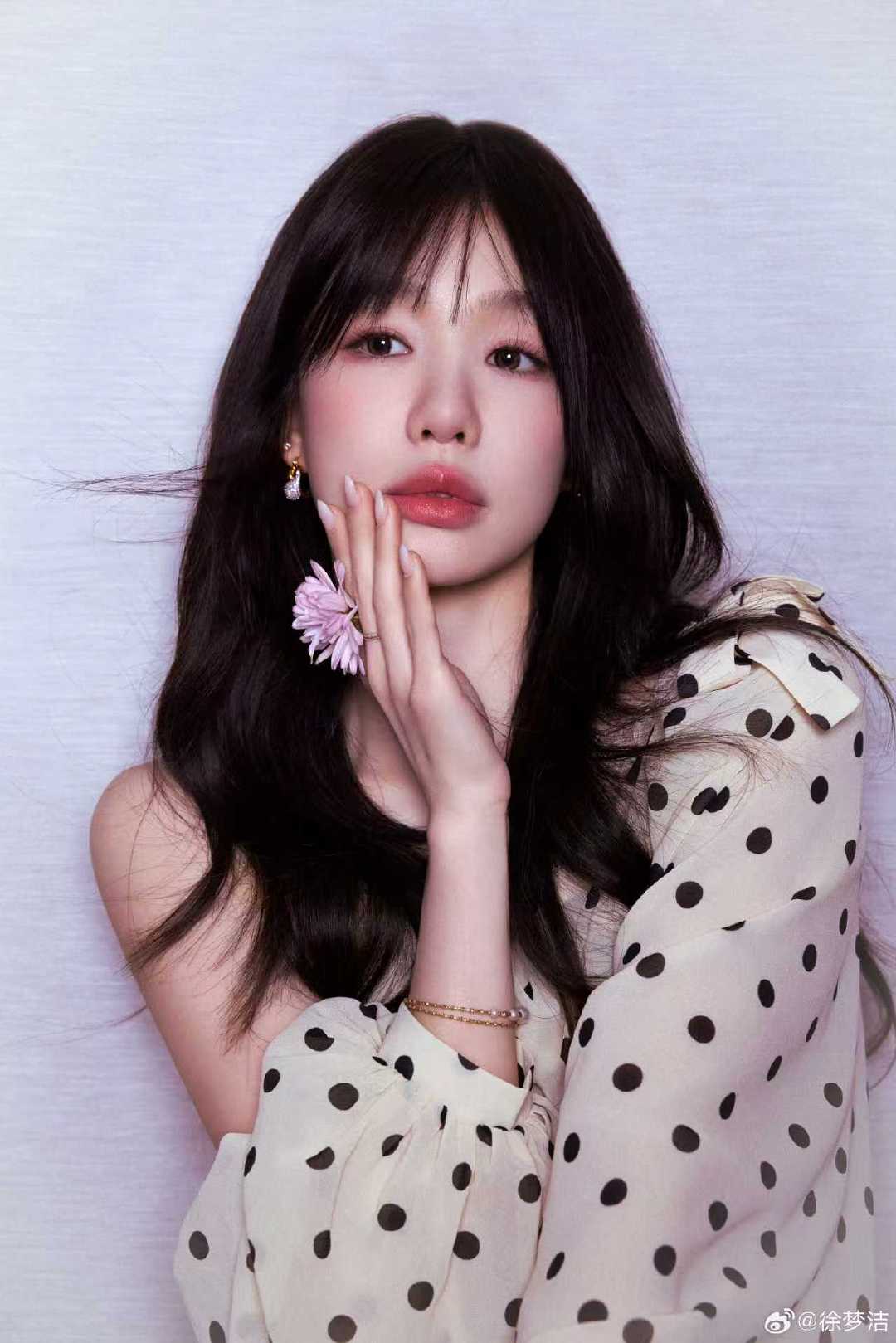 徐梦洁晒和饶雪漫合照  徐梦洁晒和饶雪漫合照  是专程来为小彩虹送考加油的饶雪漫