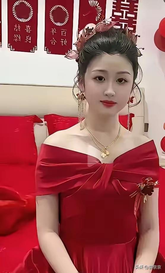 郑州两个研究生的婚事火了。
​两家条件都不错，都是文化人。女方提前就明说，不要彩