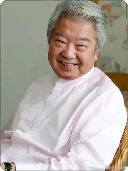 蔡澜曾说：
“看女人别盯脸，盯她吃饭。
嫌葱花脏、嫌海鲜腥、嫌汤烫嘴的人，日子多