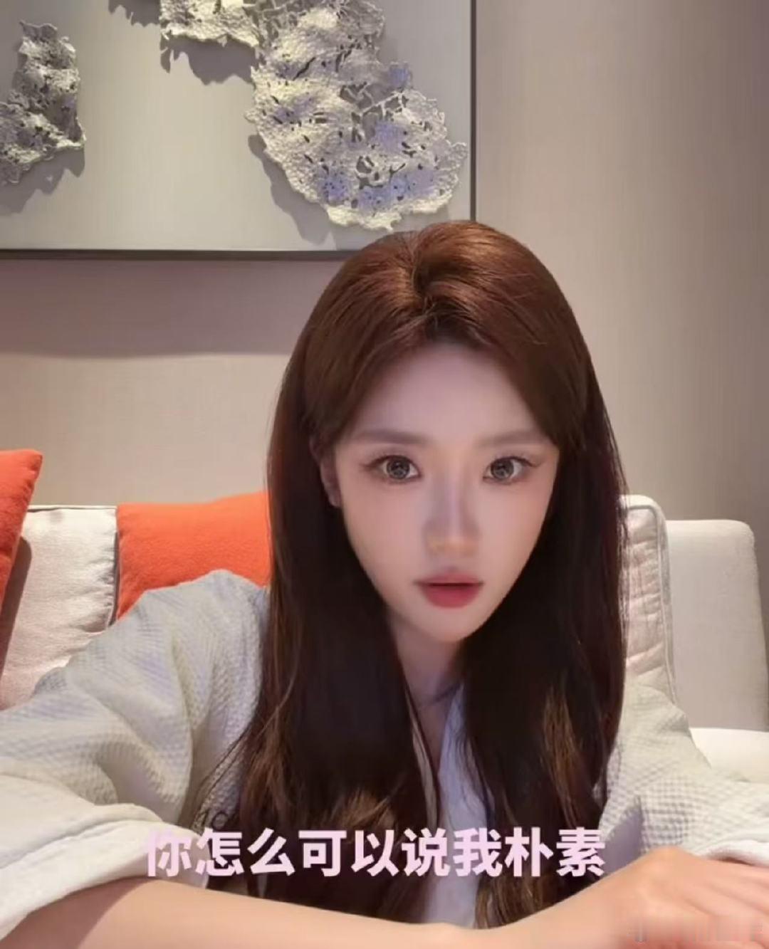 张月拍了iu照镜子名场面张月拍了iu照镜子名场面！张月模仿iu照镜子