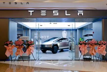 2025年有特斯拉销售晒出工资条，卖一台30万的Model 3，个人提成提15块