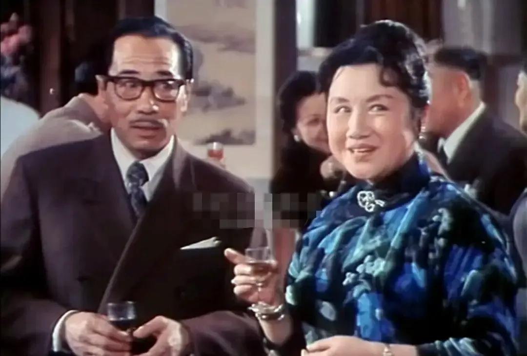 李纬和张莺都是上海电影制片厂的老牌演员。
两人一边演戏一边成了夫妻，多次在银幕上