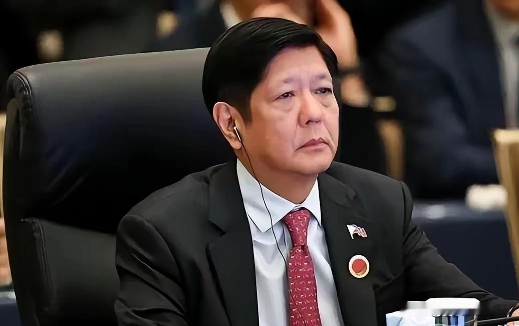 菲律宾媒体提问中方：
“菲方正遭遇强台风｀凤凰’袭击，各国都在积极援助，你们援助