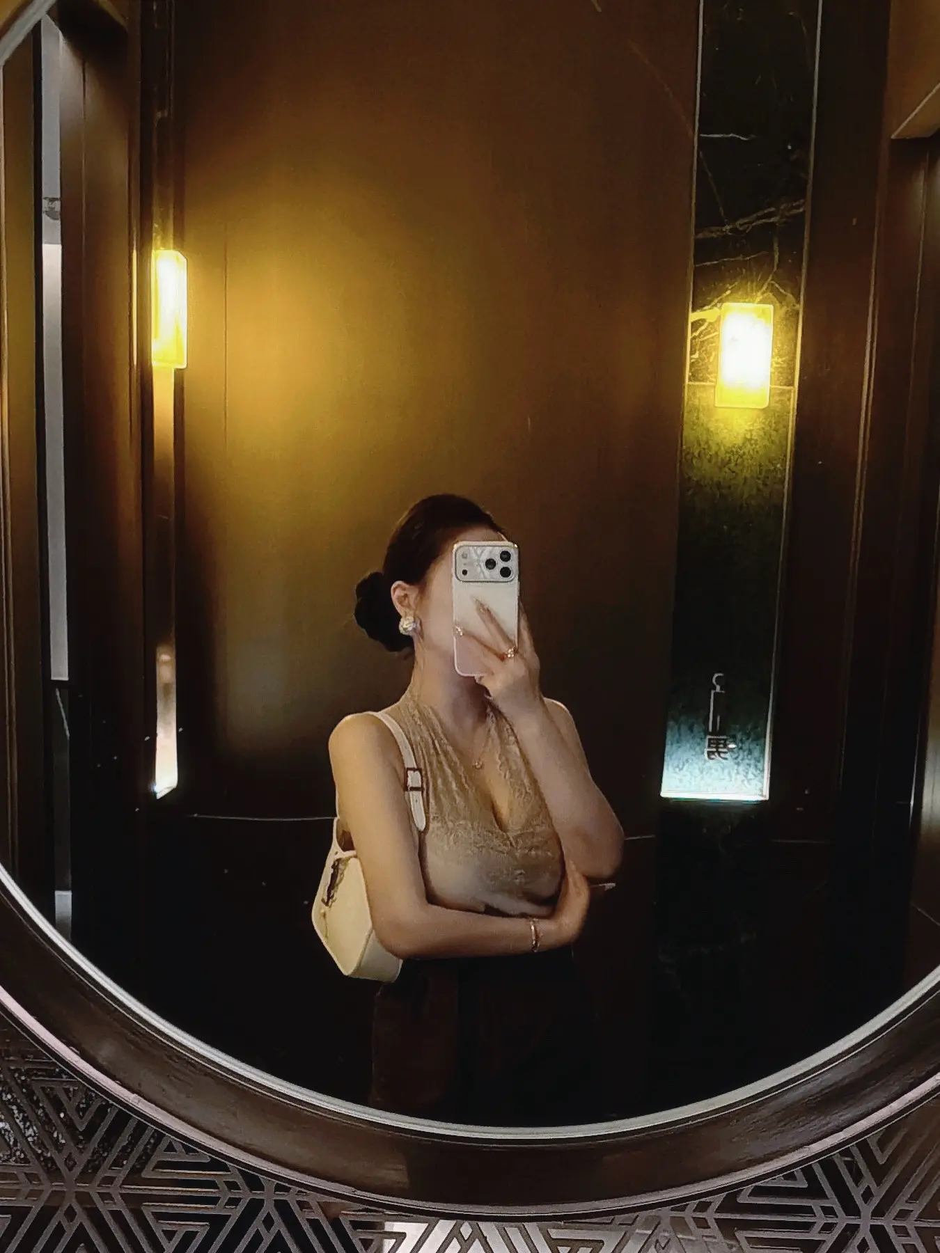 爱别人要适可而止，爱自己全力以赴。